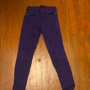 These skinny pants are in beautiful shape, they are very comfortable.